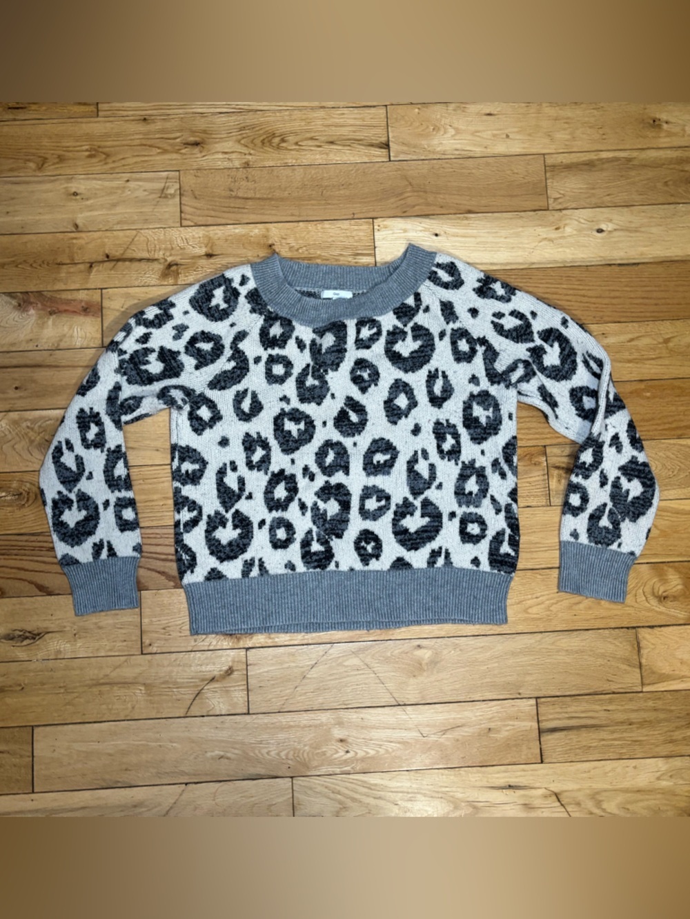 Gap Leopard Print Fuzzy Sweater Gray & Cream Cozy Knit Pullover - Picture 1 of 6